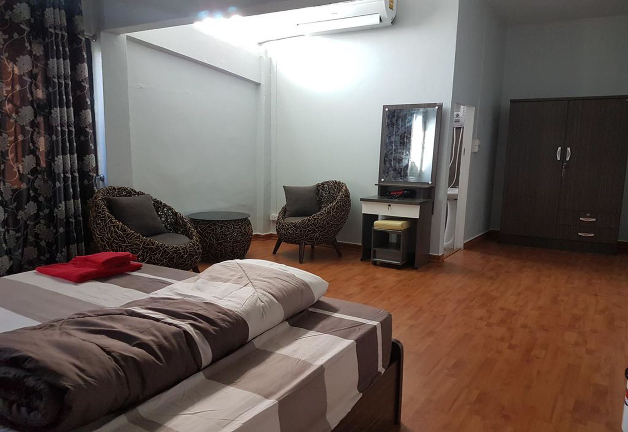 Bar 184 Party Hostel (Adults Only) Τσιανγκ Ράϊ Εξωτερικό φωτογραφία